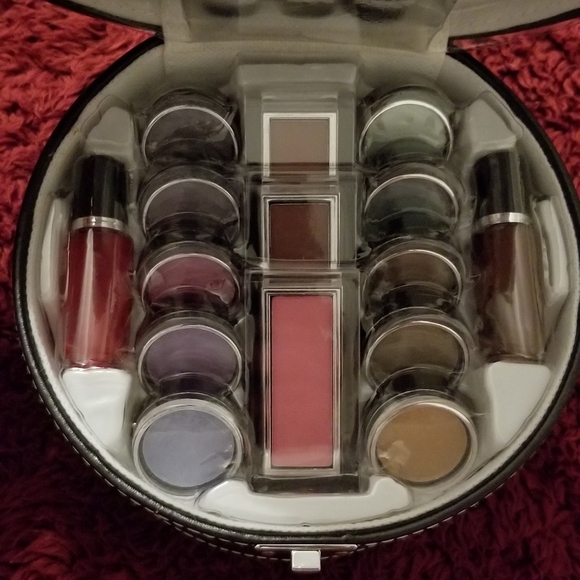 Color Workshop Holiday Traveler Makeup Kit New - Picture 6 of 14